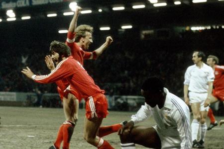 Der 1. FC Kaiserslautern sorgte im Viertelfinale des UEFA-Pokals 1981/82 gegen Real Madrid für eine Sensation. 1:3 war der E...