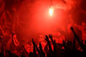 Bayern-Fans zünden Pyrotechnik