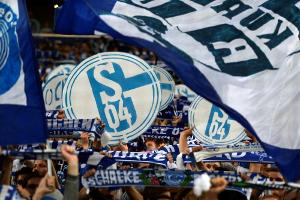 Schalker Vorstand verurteilt geschmackloses Plakat