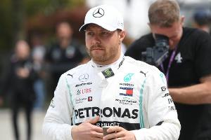 Bottas holt Pole Position in China vor Hamilton - Vettel Dritter