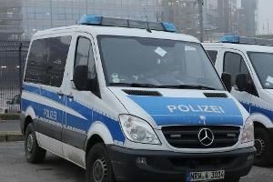 Krawalle vor VfB-Bayer: 40 Personen "in Obhut" der Polizei