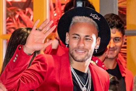 Verletzter Neymar: Globetrotter mit fast 40.000 Flugkilometern Verletzter Neymar: Globetrotter mit fast 40.000 Flugkilometern