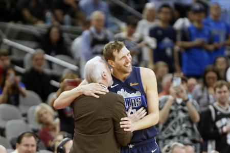 Mit Double-Double: Nowitzki verlässt für immer das NBA-Parkett