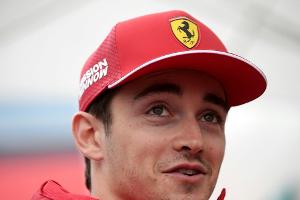 Leclerc hängt Vettel in Baku ab - erstes Training nach Gullydeckel-Vorfall ausgefallen
