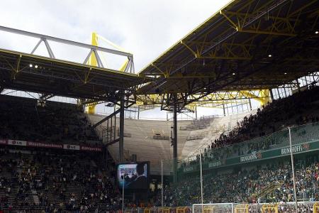 Über die Jahrzehnte wird das Westfalenstadion nicht nur modernisiert, sondern seine Kapazität von ursprünglich nur 54.000 au...