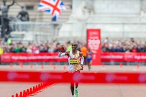 Unter zwei Stunden: Kipchoge startet neuen Angriff auf die Schallmauer
