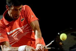 Djokovic übersteht Nachtschicht in Rom