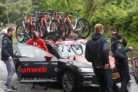Giro: Mitfavorit Dumoulin muss verletzt aufgeben Giro: Mitfavorit Dumoulin muss verletzt aufgeben