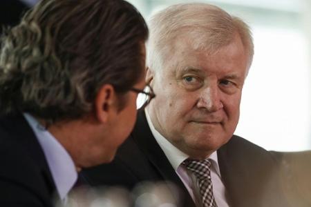 Seehofer verkündet Seehofer verkündet