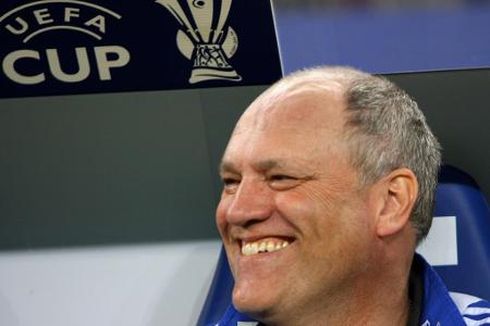 Auf Stevens folgte Martin Jol. Er erreichte mit einer funktionierenden HSV-Truppe sowohl im DFB-Pokal als auch im UEFA-Cup d...