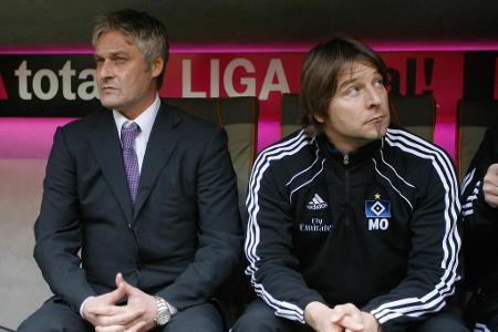 Armin Veh (l.) startete als HSV-Cheftrainer in die Saison 2010/2011. Als Veh aufgrund vereinsinterner Querelen um den Posten...