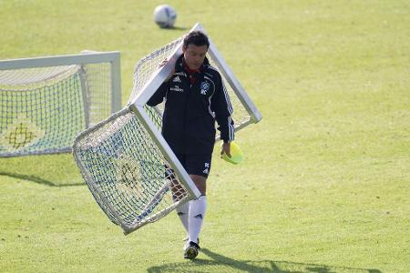 Nach der Entlassung Oennings, übernahm der Argentinier, damals Trainer der Reservemannschaft, für zwei Partien die sportlich...