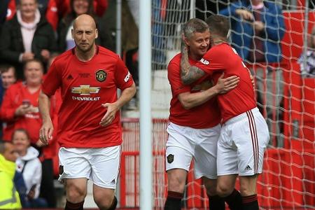 Solksjaer trifft erneut: Bayern verlieren Legendenspiel bei ManUnited Solksjaer trifft erneut: Bayern verlieren Legendenspiel bei ManUnited