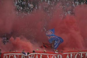 DFB-Pokalfinale: Leipzigs Fans setzen Block unter Qualm