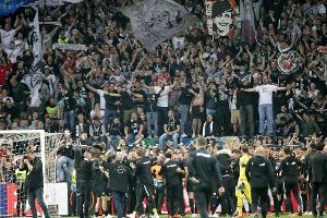 "Versuchter Platzsturm": Milde Strafe für Eintracht Frankfurt