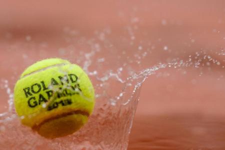 Regen über Paris: Zverev-Match droht Verschiebung auf Donnerstag Regen über Paris: Zverev-Match droht Verschiebung auf Donnerstag