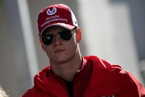 Formel 2: Schumacher sorgt mit Kollision für Rennunterbrechung