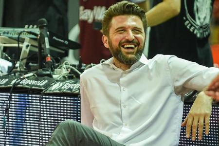 Fans feiern Basketballmeister Bayern auf dem Nockherberg