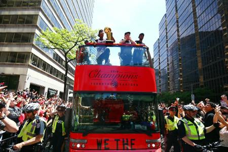 Schüsse überschatten Raptors-Party - eine Million Fans feiern NBA-Champion Schüsse überschatten Raptors-Party - eine Million Fans feiern NBA-Champion