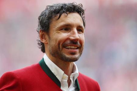 Als 'Agressive Leader' wurde van Bommel im Bayern-Trikot zum Kultkicker. Seit diesem Sommer sorgt der Niederländer auch auf ...