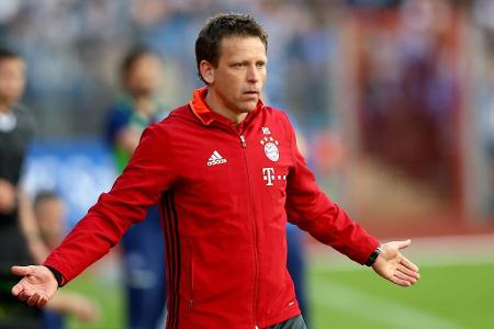 Andere Vereine machten es vor und beförderten den Trainer der zweiten Mannschaft zum Chef. Und: Beim FC Bayern ist man von d...