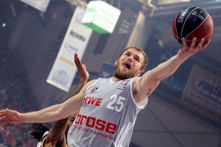 In einer einseitigen Finalserie gegen Ulm (3:0) setzen die Bamberger im Jahr 2013 ihre Erfolgsserie fort. Die MVP-Trophäe ge...