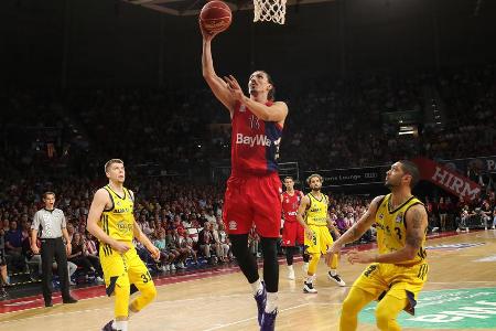 Der 29-Jährige erhielt den MVP-Award nach dem Gewinn der fünften Meisterschaft seines Klubs. 'Für mich bedeutet der Titel me...