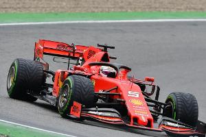 Vettel macht in turbulenter Anfangsphase viele Positionen gut