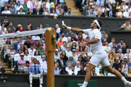 Auch Federer mit souveränem Achtelfinal-Erfolg in Wimbledon Auch Federer mit souveränem Achtelfinal-Erfolg in Wimbledon