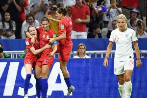 Glückliches 2:1 gegen England: USA greifen nach dem vierten Stern