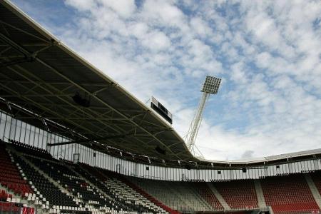 Stadiondach in Alkmaar eingestürzt - keine Verletzte