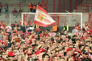 Union Berlin mit Banner-Aktion für tote Fans