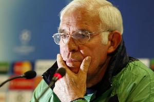 Bronzestatue für Ex-Nationalcoach Aragones in Madrid
