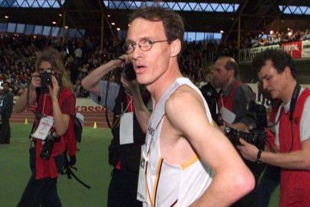 Hat er oder hat er nicht? 1999 wird Langstreckenläufer Dieter Baumann zwei Mal positiv auf den Wirkstoff Nandrolon getestet....