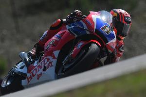 MotoGP: Bradl holt Punkte - Marquez siegt nach Rossi-Sturz