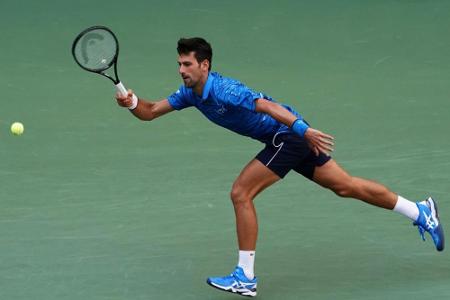 Titelverteidiger Djokovic bei US Open souverän in Runde zwei - Federer mit Startschwierigkeiten Titelverteidiger Djokovic bei US Open souverän in Runde zwei - Federer mit Startschwierigkeiten