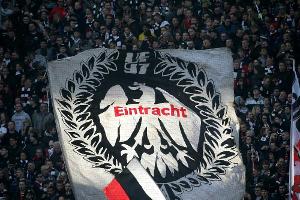 Eintracht legt Grundstein für Bauprojekt