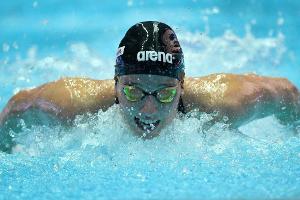 Köhler schwimmt beim Heim-Weltcup zum Sieg