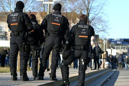 Nach Kurden-Demonstration: RWE-Problemfans attackieren Demo-Teilnehmer