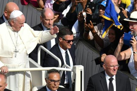 Papst Franziskus sorgt mit ungewolltem Saints-Tweet für Aufsehen