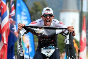 Hawaii-Triumphator Frodeno verteilt Geschenke