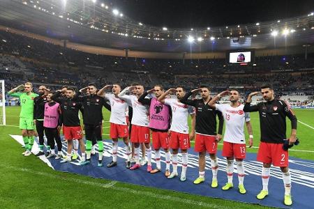 Wegen Militärgruß: UEFA setzt Inspektor ein Wegen Militärgruß: UEFA setzt Inspektor ein