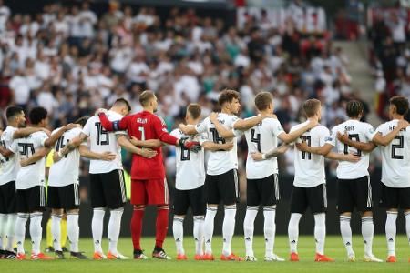 Gedenkminute für Opfer von Halle vor DFB-Spiel