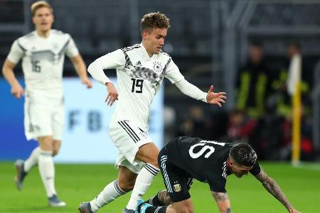 Der Held der U21-EM gab gegen Argentinien sein mit Spannung erwartetes Debüt in der A-Nationalmannschaft. Am Ball hatte der ...