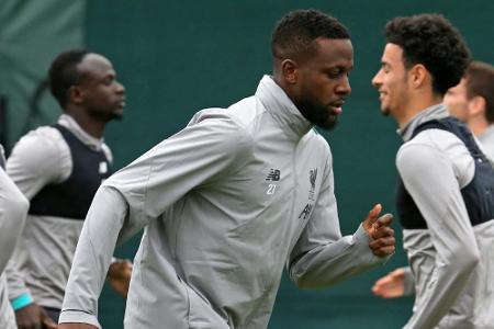 Fans zeigen rassistisches Origi-Banner bei Liverpool-Sieg in Genk