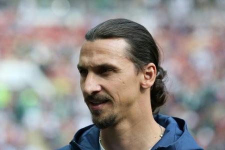 Gigantische Statue enthüllt: Ibrahimovic gibt Kindern schulfrei