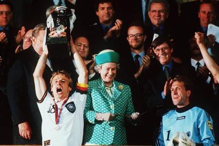 Ab 1995 war der Schwabe drei Jahre lang der verlängerte Arm des Bundestrainers. Der absolute Höhepunkt: Klinsmann durfte als...