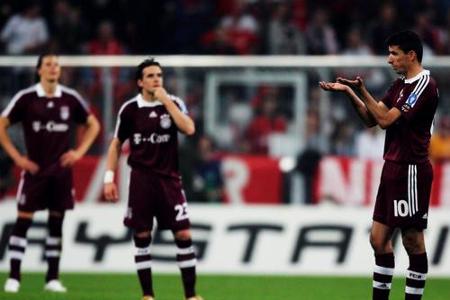 ...die Verpflichtung von Roy Makaay. Der Niederländer knipste in 129 Spielen 78 Mal. Unvergessen bleibt dabei sein Treffer i...