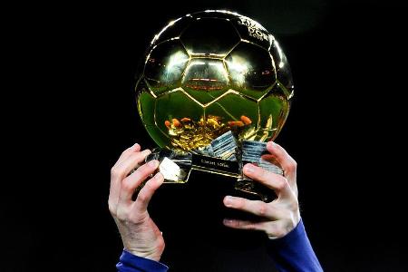 Seit 1956 wird der Ballon d’Or von der Fachzeitschrift 'France Football' an den besten Fußballer des Jahres vergeben - durch... Seit 1956 wird der Ballon d’Or von der Fachzeitschrift 'France Football' an den besten Fußballer des Jahres vergeben - durch...