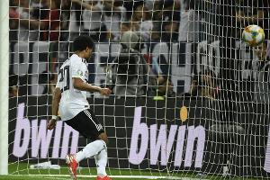 Löw gibt ungewöhnliche Startelf-Garantie: "Serge Gnabry spielt immer"